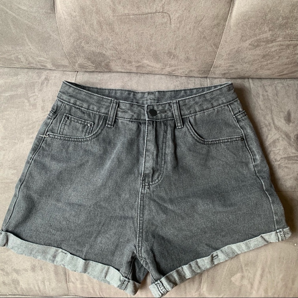 Cuffed Hem Denim Shorts 🖤